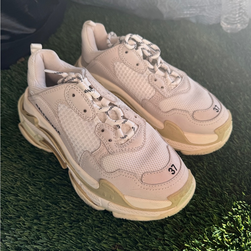 AUTHENTIC Balenciaga Women’s Triple S Sneaker